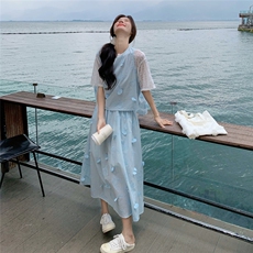蓝色减龄三件套女2025年夏季新款立体蝴蝶绣花马甲蕾丝半身裙套装，女装套装/套裙，2C201