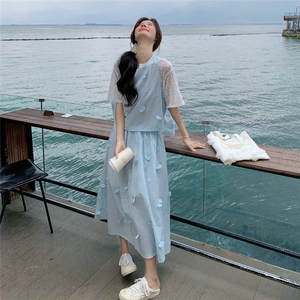 蓝色减龄三件套女2025年夏季新款立体蝴蝶绣花马甲蕾丝半身裙套装图片
