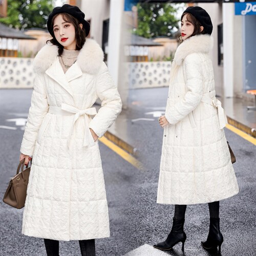 羽绒服新款2022年冬季女装时尚大气修身中款长白90%鸭绒真毛领，女装羽绒服，时尚俏佳人