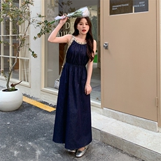 复古露腰牛仔挂脖连衣裙女夏2025新款收腰显瘦气质洋气氛围感长裙，女装连衣裙，2C029