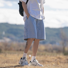 浅蓝色