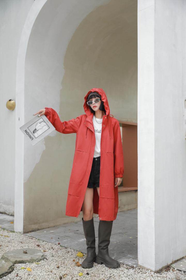 秋季风衣新品独具一格中长款，女装风衣，得瑟空间