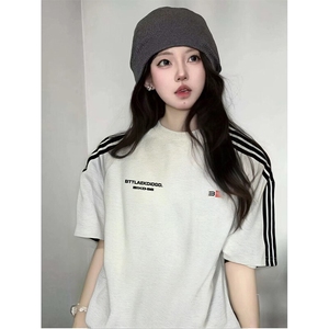 抖音得物品质二开240克宽松纯棉美式潮牌印花三条杠中性风短袖T恤图片