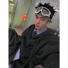 深灰色