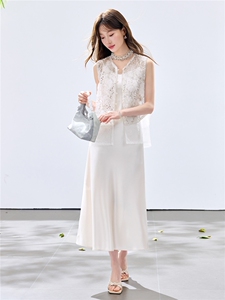 夏季新款现货！2026小清新重工盘花珍珠亮片马甲+珍珠缎面长裙女图片