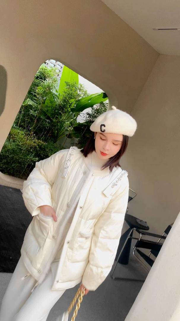 重工艺水钻搭配拼接水貂羽绒服，女装羽绒服，得到THETHAT