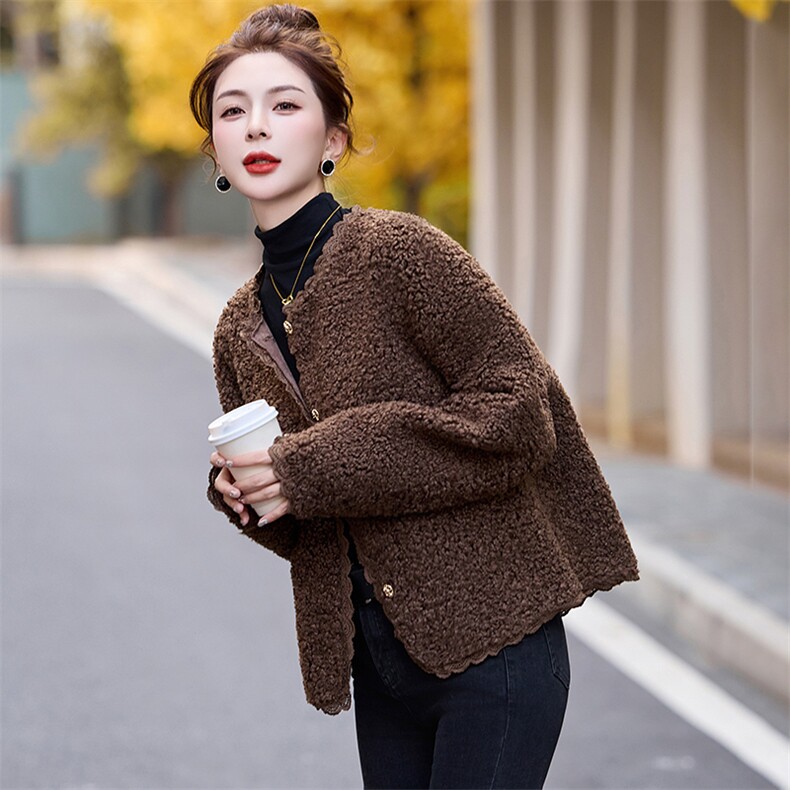 咖色小香风羊羔绒外套女加厚2024秋冬季新款短款皮毛一体无领夹克,女装短外套,芭米依尚