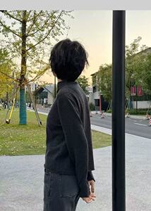 2025年秋季新款百搭女士长袖系扣半高领针织开衫图片