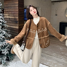 棕色刺绣拼接配围脖羊羔毛外套女秋冬2025新款设计感皮毛一体棉服，女装毛呢外套，2D076