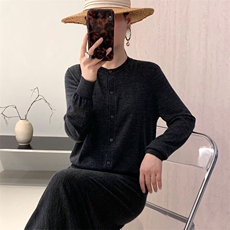 新款纯色圆领单排扣针织开衫时尚休闲风，女装针织衫/毛衣，优麦羊绒（原洪叶羊绒）