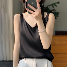 法式缎面显瘦V领外穿吊带背心女夏内搭打底短款上衣设计感小众，女装背心吊带，绒宛羊绒