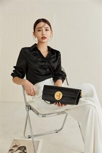 （现货）褶皱缎面V领简约衬衣图片