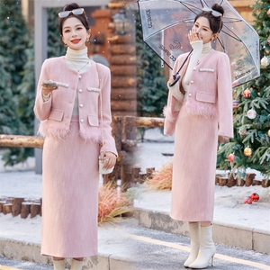 法式小香风羽绒套装女2025年冬季新款轻奢名媛高级感半身裙两件套图片