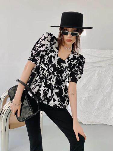 夏季新款梯型领黑白印花上衣现货供应，女装，AUDREY WANG
