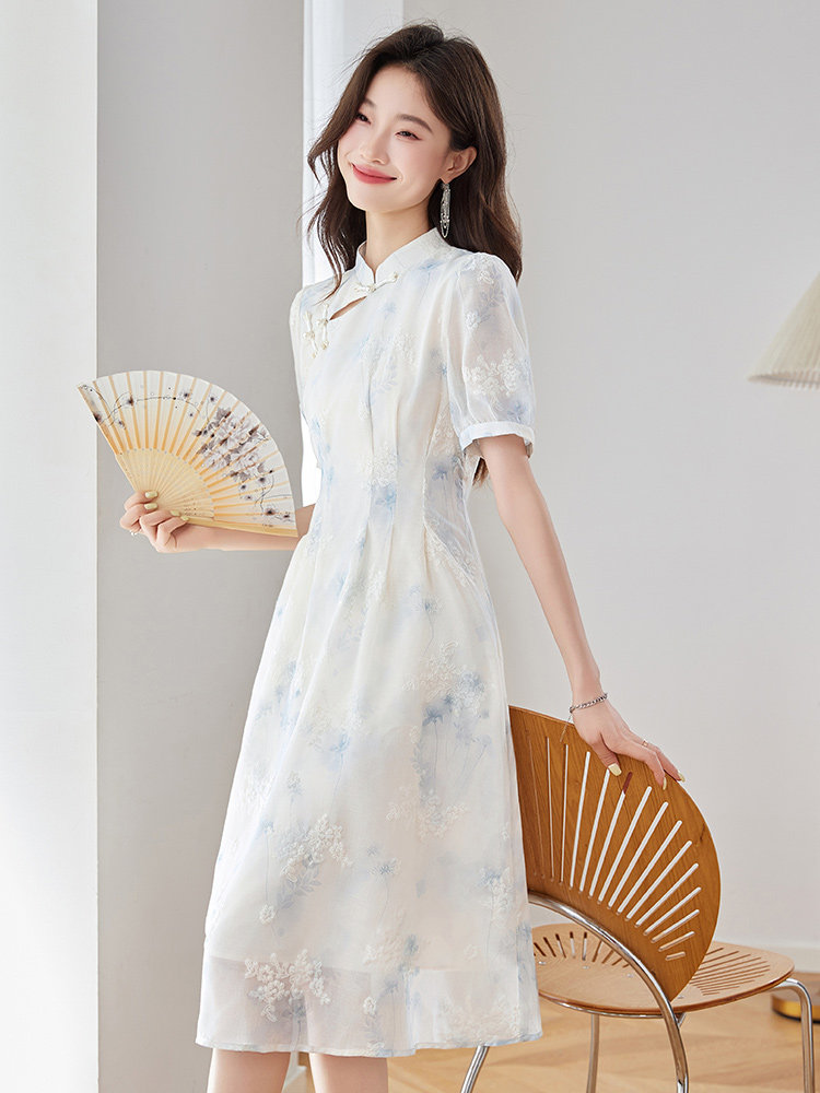 新中式国风刺绣连衣裙女2025夏季新款小个子修身气质改良旗袍裙子,女装连衣裙,美沁