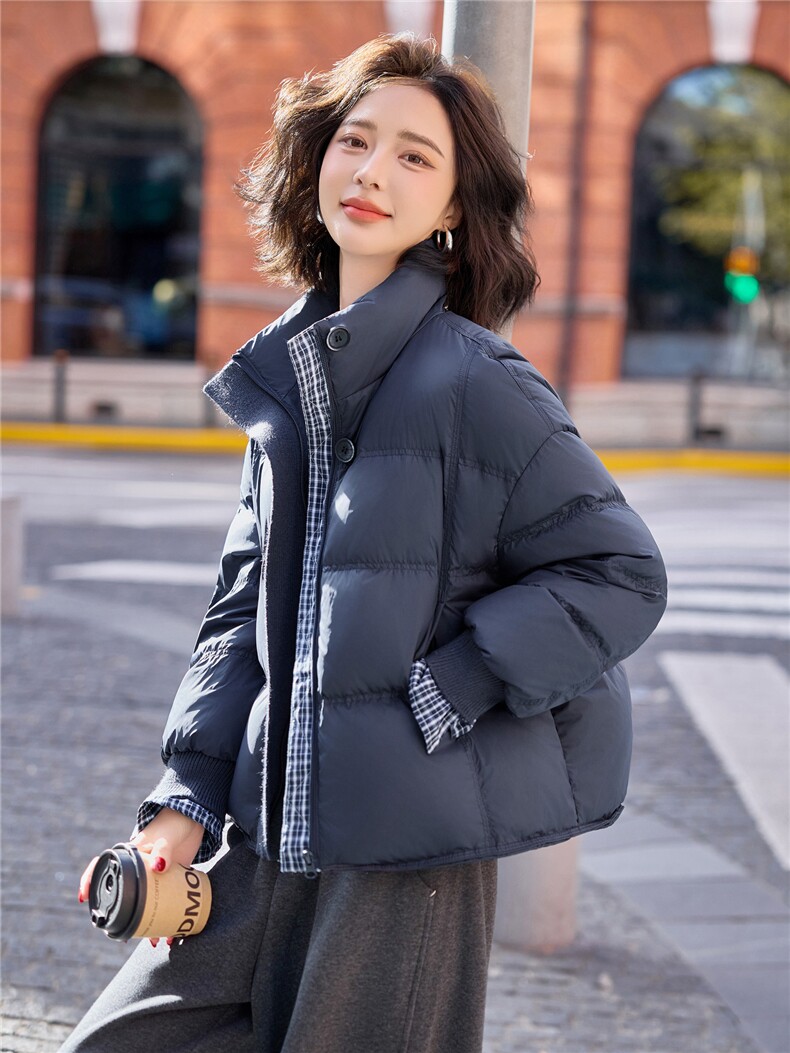 2025年冬季新款时尚格纹拼接立领羽绒服女,女装羽绒服,美沁