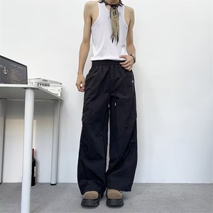 轻薄运动裤子男女2026夏季新款潮牌宽松休闲百搭褶皱伞兵工装长裤图片
