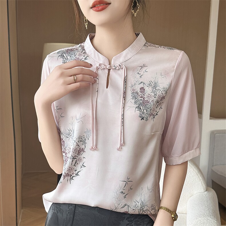 新中式国风立领盘扣醋酸缎面短袖T恤女2025新款显瘦复古衬衫背心，女装衬衫，温伦斯特羊绒