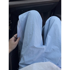 浅蓝色
