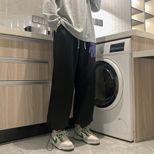 黑色