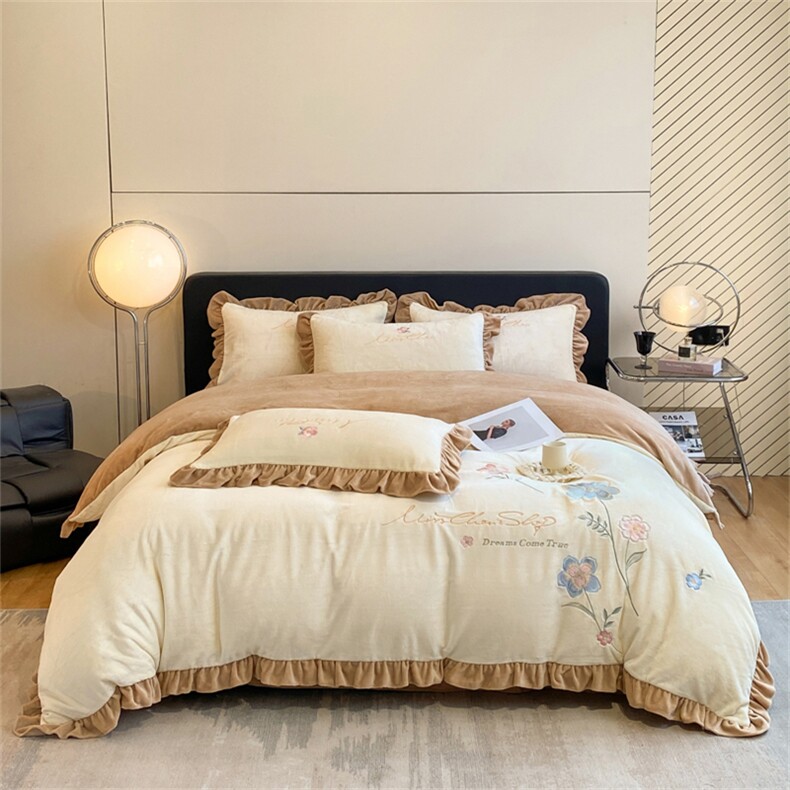 新款A类高克重加厚纯色刺绣花边款牛奶绒四件，床品套件，一起卖家纺