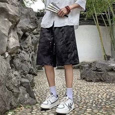 黑色