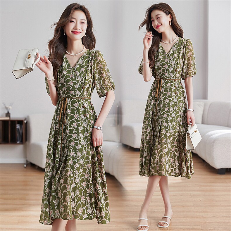 时尚优雅碎花连衣裙修身显瘦V领设计气质女神必备款，女装连衣裙，布芭啦