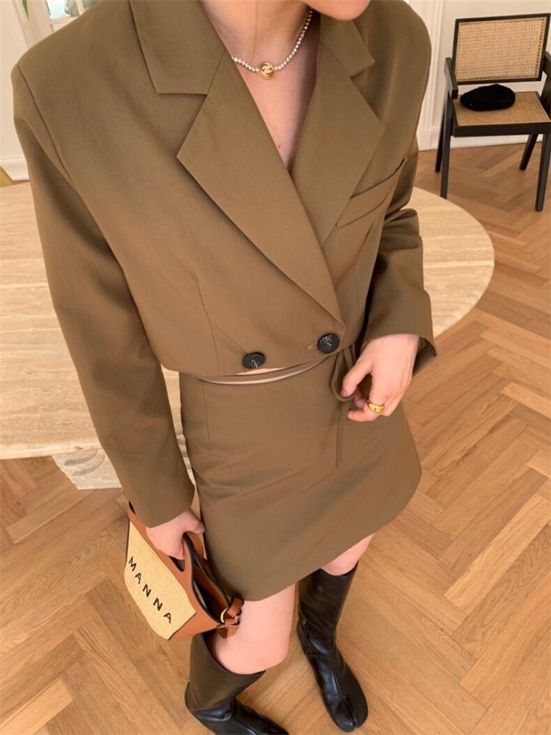 卡其棕套装，女装职业装，HE