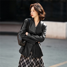 BAO款欧版气质大翻领显瘦超柔蛋白皮设计感系带短款PU皮风衣外套，女装皮衣，潮流依族