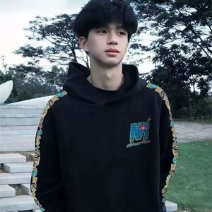 1052#纯棉华棉连帽卫衣-刺绣-毛巾绣-牛角肩图片