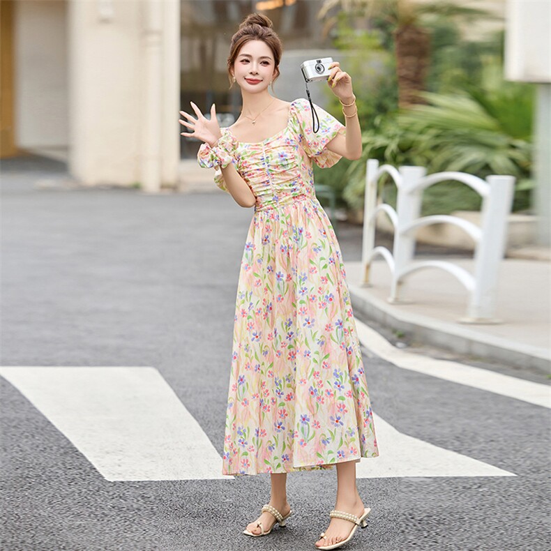 法式碎花纯棉连衣裙女2026夏新款方领气质甜美减龄泡泡袖收腰裙子,女装连衣裙,美沁