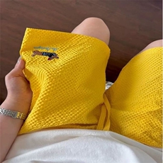 黄色