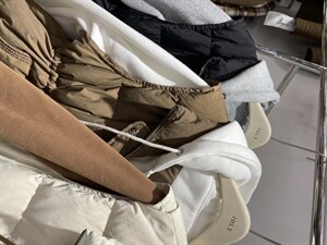 巨，马甲拼接卫衣，假2件图片