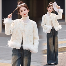 现货，2025年潮冬季真狐狸毛重工刺绣钉珠短款新中式羽绒服新款，女装羽绒服，艾仟回(原伊仟回)