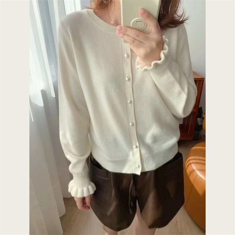 2025年秋季宽松型通勤常规长袖单件圆领珍珠扣木耳边圆领开衫，女装针织衫/毛衣，鑫之绒