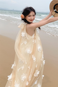 黄色花朵无袖挂脖连衣裙女2025夏季新款海边度假风显瘦仙气长裙子图片