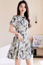 典雅花型旗袍显瘦连衣裙2024夏季新款盘扣气质新中式连衣裙女，女装连衣裙，唯依ONLY