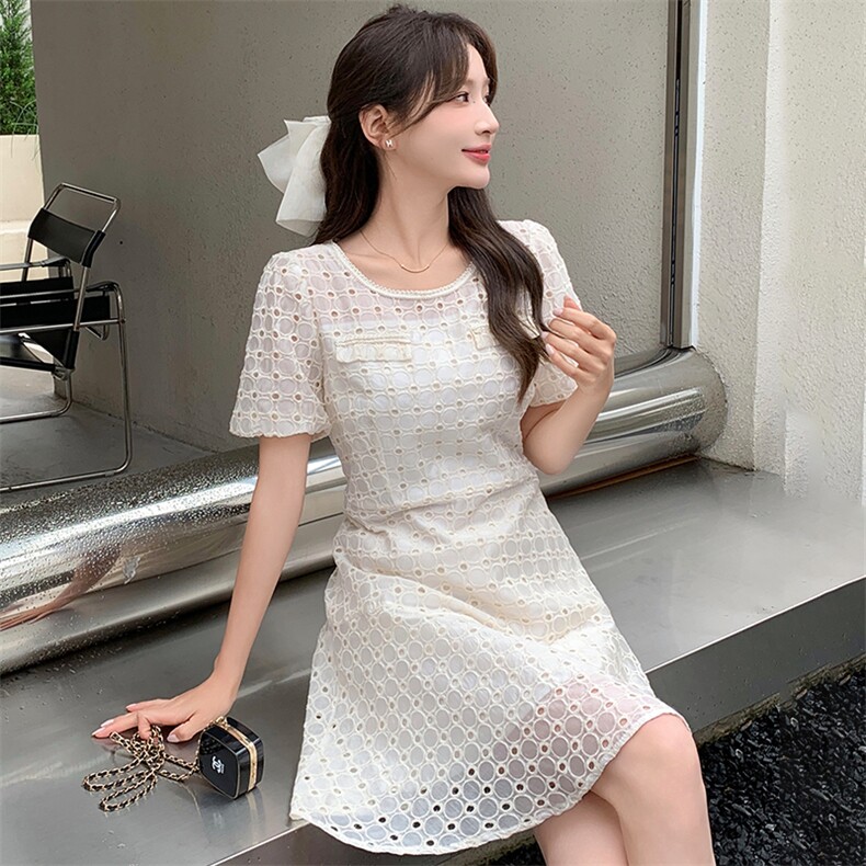 方领镂空连衣A字裙2025夏季新款小香风小个子高级感气质女神裙子，女装连衣裙，超帛