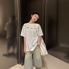 灰色