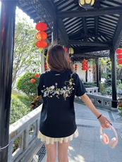 黑色