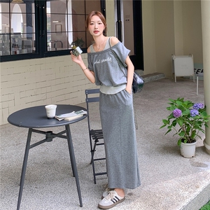 假两件露肩灰色T恤半身裙套装女夏2025新款两件套巨好看大方得体图片