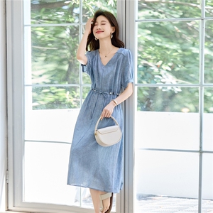 天丝亚麻连衣裙女2025夏季新款宽松V领高级感爆款中长款薄裙子图片