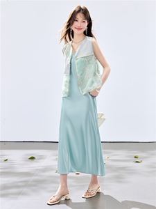 夏季新款现货！2026新中式拼接款重工刺绣马甲+珍珠吊带裙套装女图片