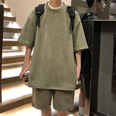 灰绿色