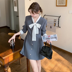 灰色设计感拼接连衣裙女2025春新款法式高腰显瘦小个子减龄百褶裙图片