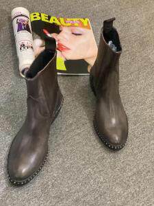 主打欧洲品牌女装…集休闲、女人味，其它，巴香水印