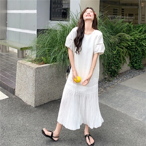 甜美慵懒风百搭压褶蕾丝拼接连衣裙女2025夏季简约白色短袖连衣裙图片