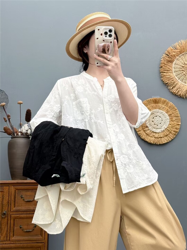 2025简约百搭V领棉纱刺绣短袖衫,女装T恤,湘姗