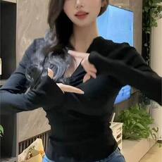 黑色