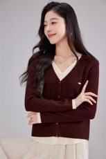 2025秋冬百搭时尚简约v领假两件针织衫，女装针织衫/毛衣，雅之冉羊绒